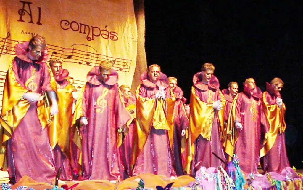 Comparsa Al compás